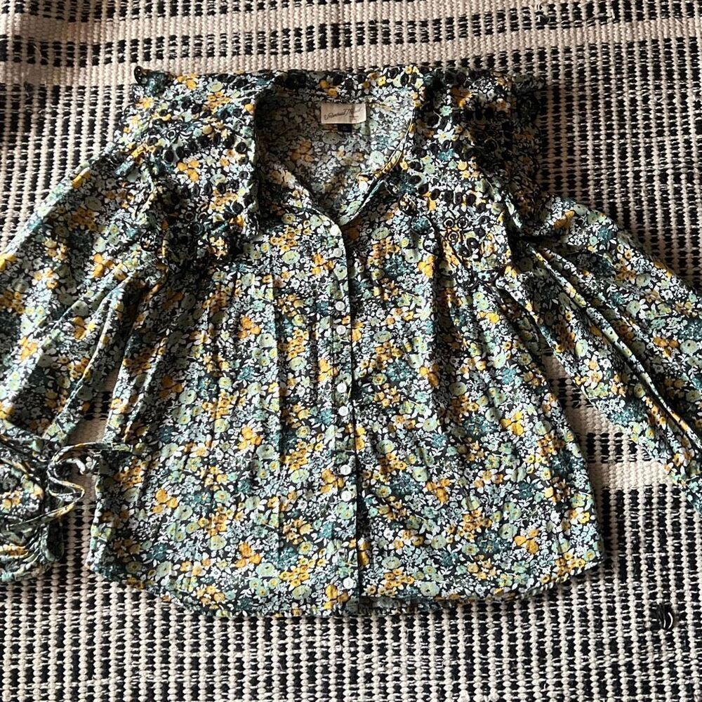Universal Thread Size XS blue white and green floral print blouse collard long s